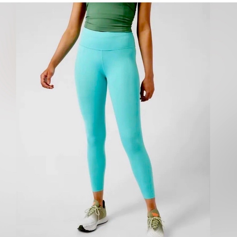 Athleta Accelerate 7/8 Tights  Leggings Light Blue  size large NWT